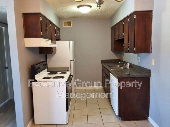 Photo - 365 Elmwood Dr