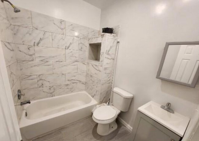 Photo - 348 W Queen Ln Unit 1A