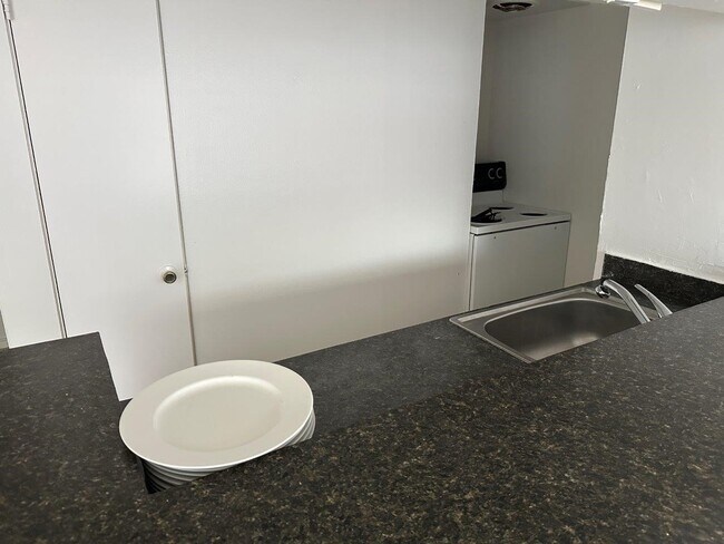 Photo - 820 W Alabama St Unit 1