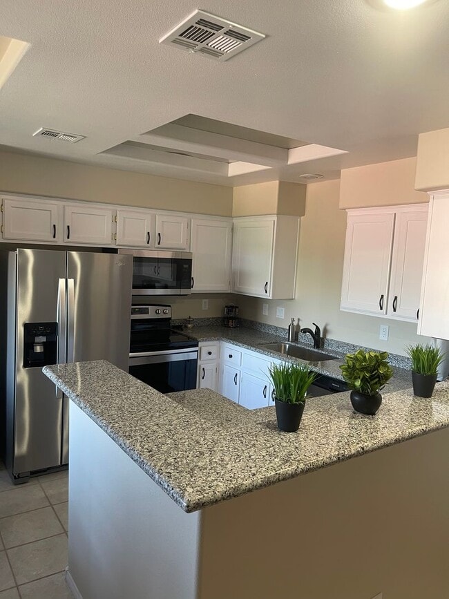 Building Photo - The Falls Upper Level 2 bed/2 bath with gr... Rental