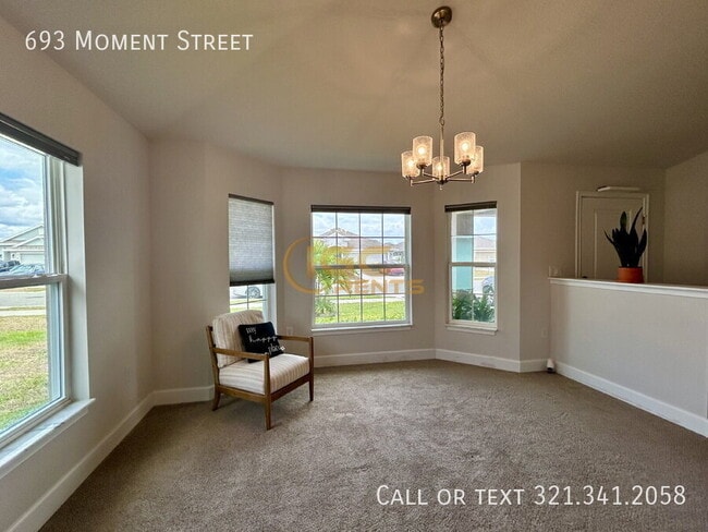 Photo - 693 Moment St