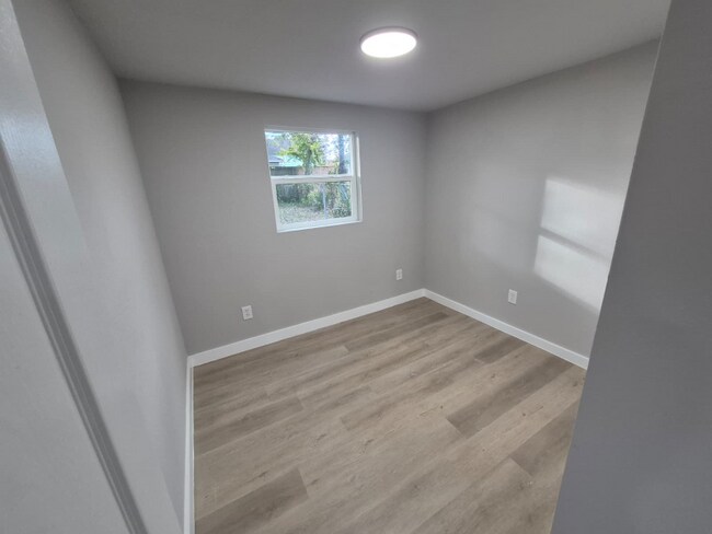 Photo - 2209 Gano St Unidad 3