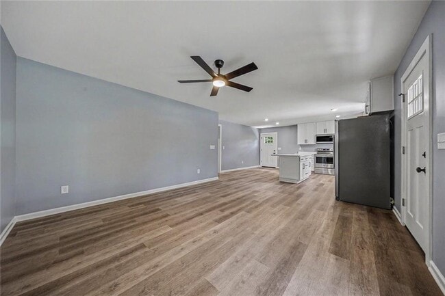 Photo - 411 Hardy Ave SW