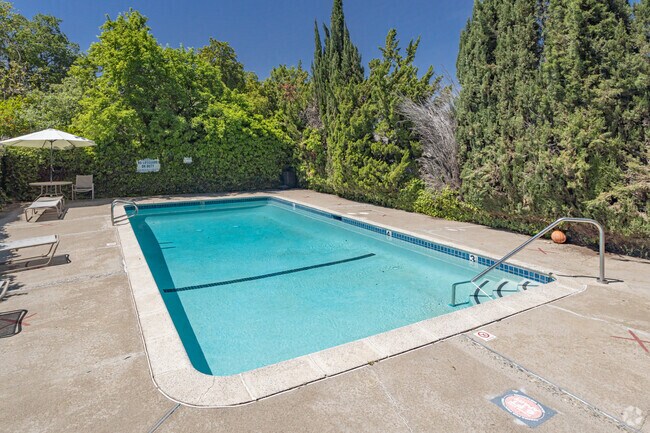 Walnut Oaks Apartments - Walnut Oaks Apartments