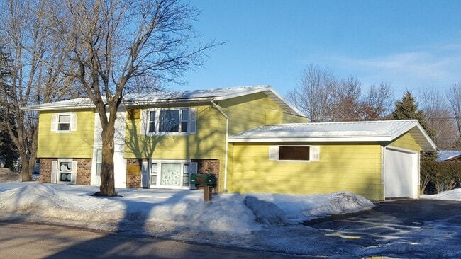 Building Photo - 2 Bedroom Duplex Rental