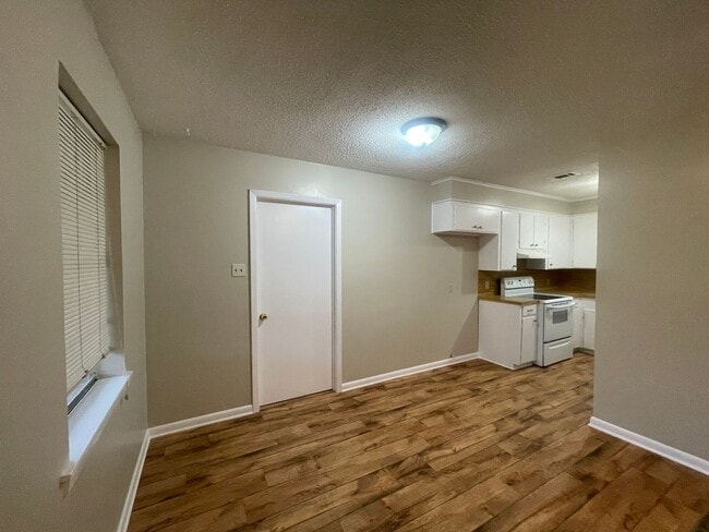 Photo - Don’t Miss Out! Move in Ready!