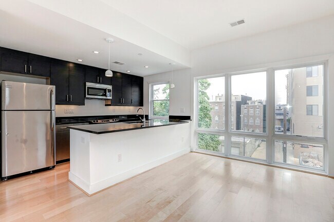 Photo - 715 Kenyon Street