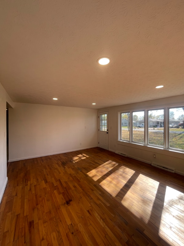 Photo - 218 Mouser St