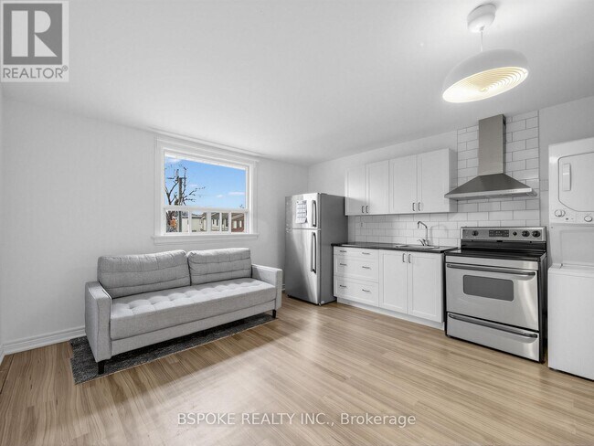 Photo - 142 Silverthorn Ave