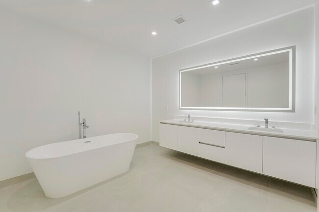 Photo - 220 Lake Shore Dr Unit 704