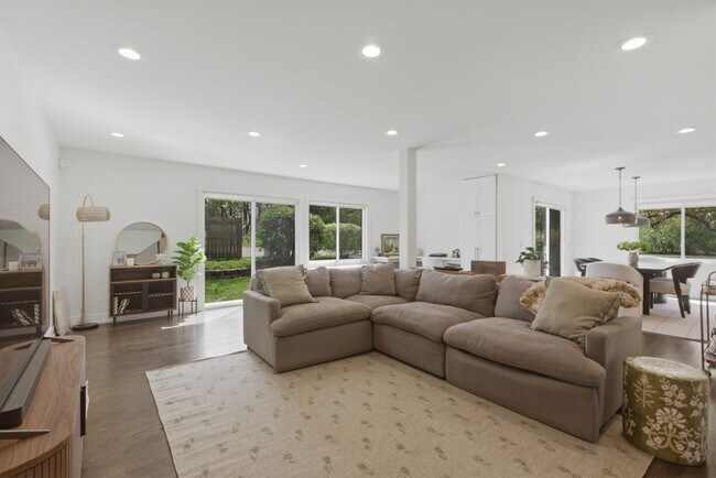 Photo - 105 Yarrow Ct