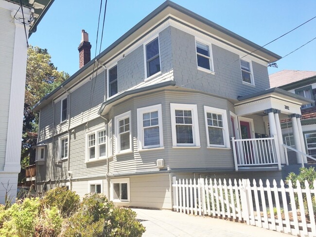 Photo - 3012 College Ave