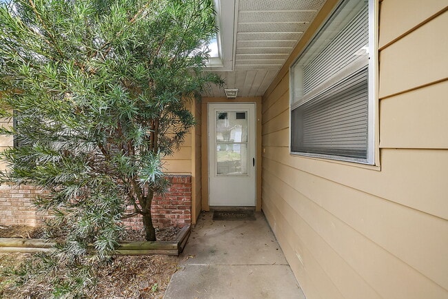 Photo - 202 Fernwood St
