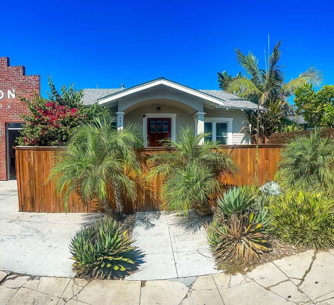 Building Photo - **LOOK NO FURTHER!!! Your New Cottage-Styl... Rental