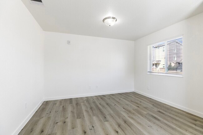 Photo - 21155 Gosling Rd
