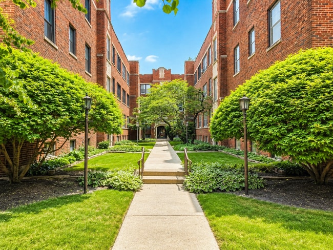 Building Photo - 733 Hinman Ave