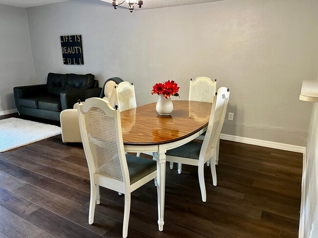 Photo - 144 Douglas Rd W