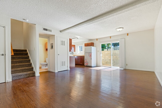 3BR, 2BA - 1,050SF - Living Room - River Garden Estates