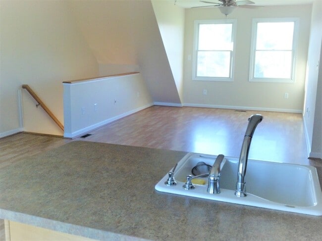 Gran salón - 49730 Diamond Ln Unidad Garage Apt Utilities Incl