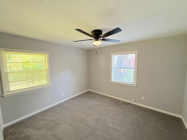 Photo - 1445 Robin Hood Ln