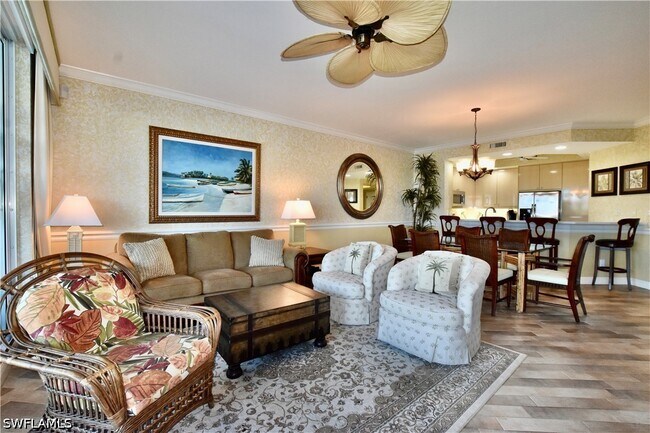 430 Cove Tower Dr Unit 302