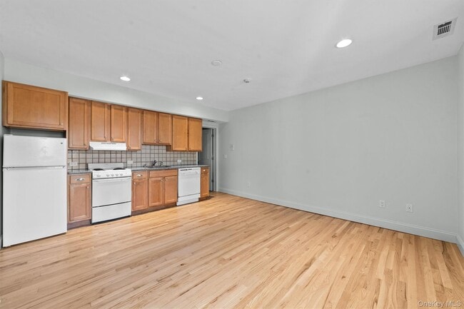 Photo - 142 Bannon Ave Unidad 4