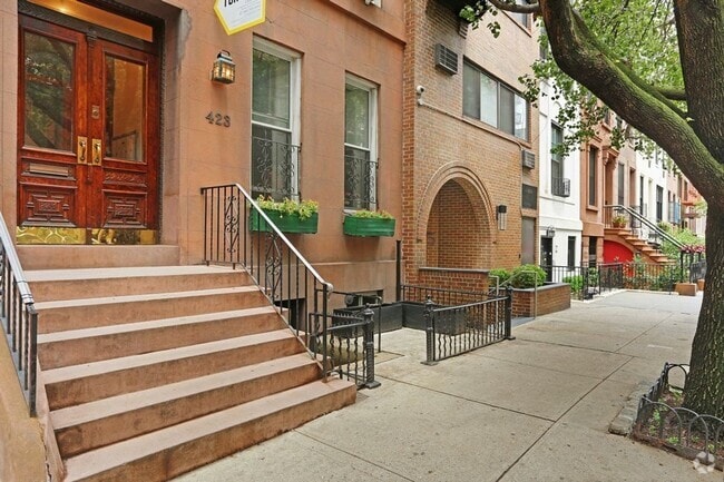 Building Photo - 423 E 84th St Rental