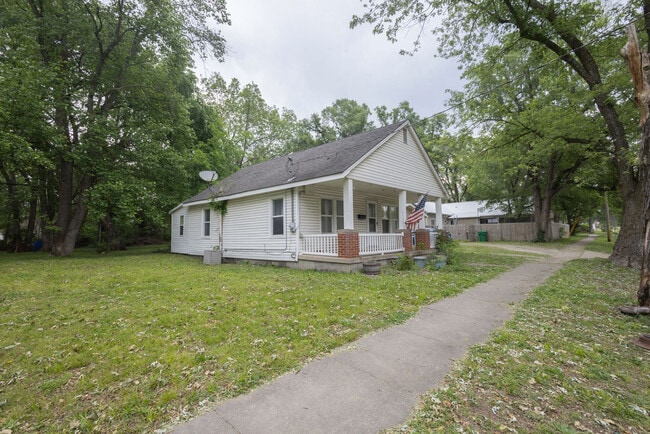 Photo - 304 W Fort Scott St