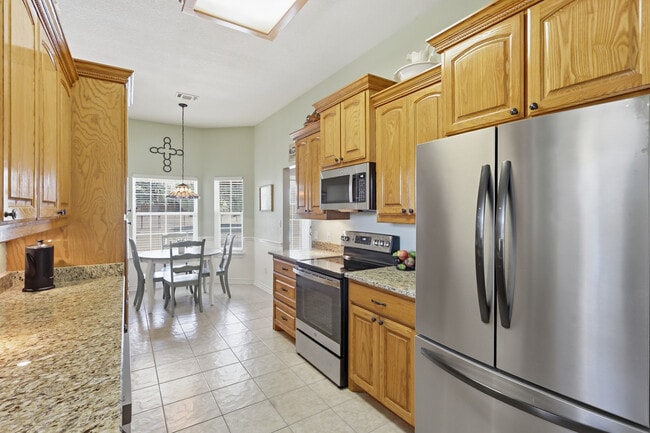 109 Crestwood Ln