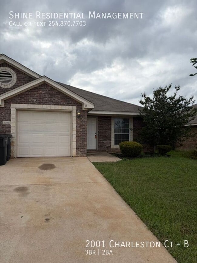 Building Photo - 2001 Charleston Ct Unit B