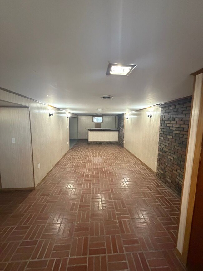 Photo - 9065 Bobb Ave