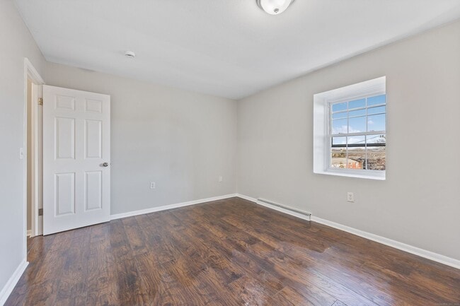 Photo - 64 Savin Park