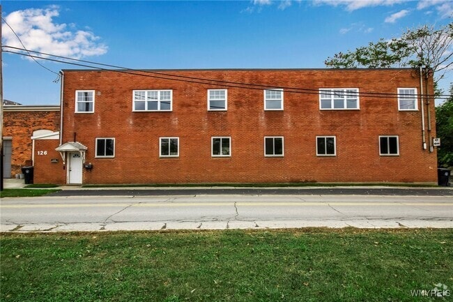 Building Photo - 126 E Niagara St Rental