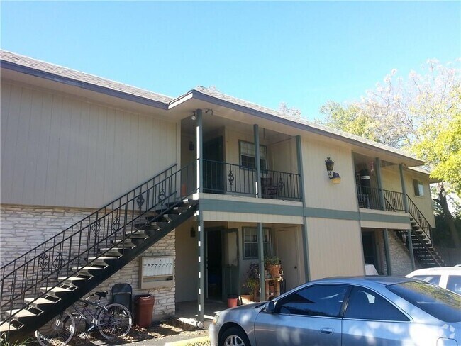 Building Photo - 312 E 43rd St Unit 204 Rental