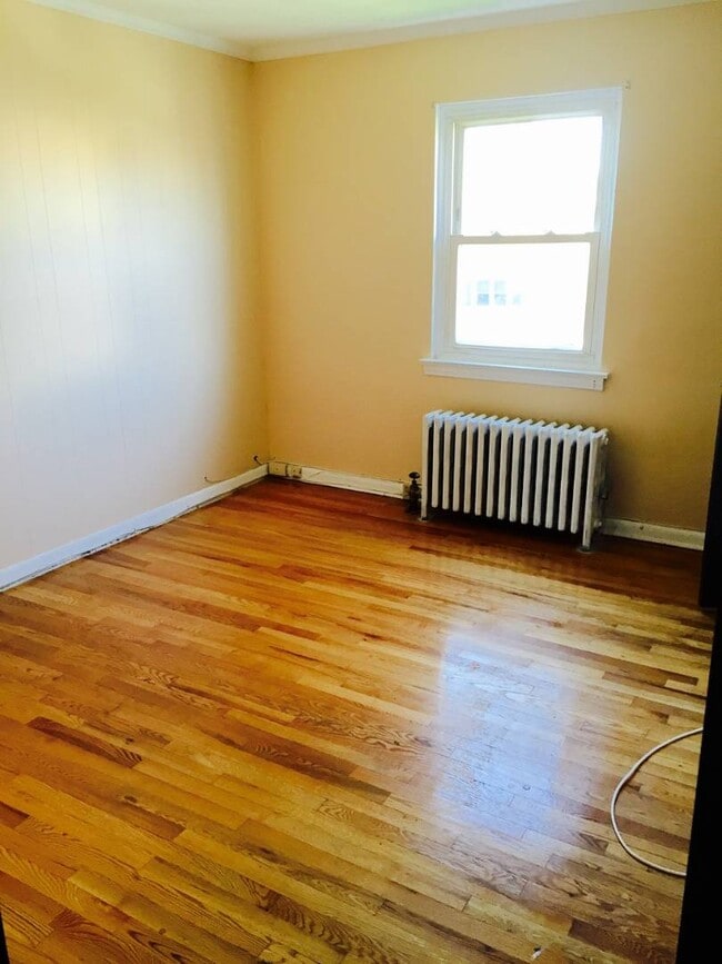 Photo - 69-51 181st St