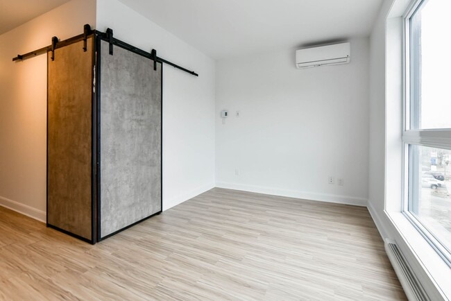 Photo - 6600 Av. de Darlington Unit 211