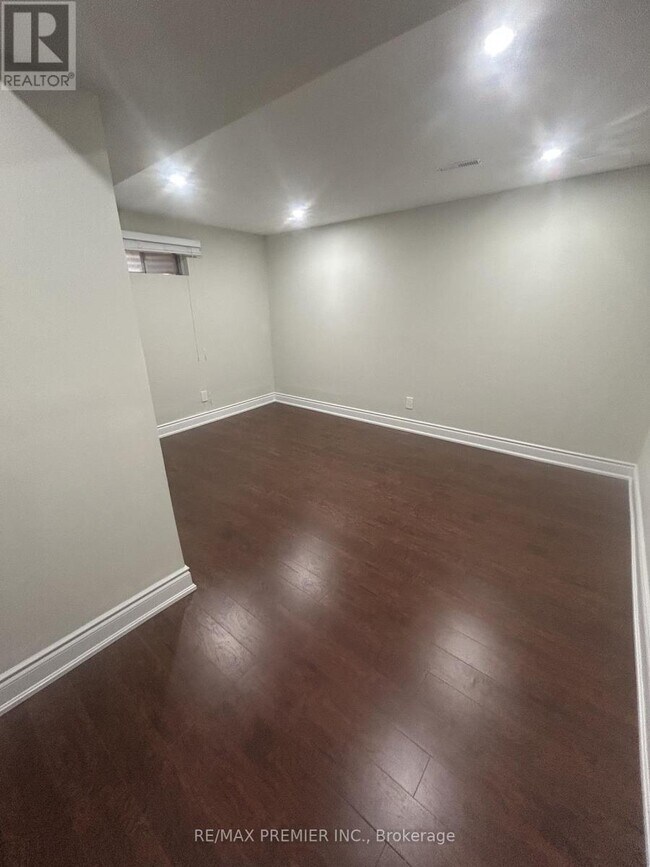 Photo - 4057 Taffey Crescent