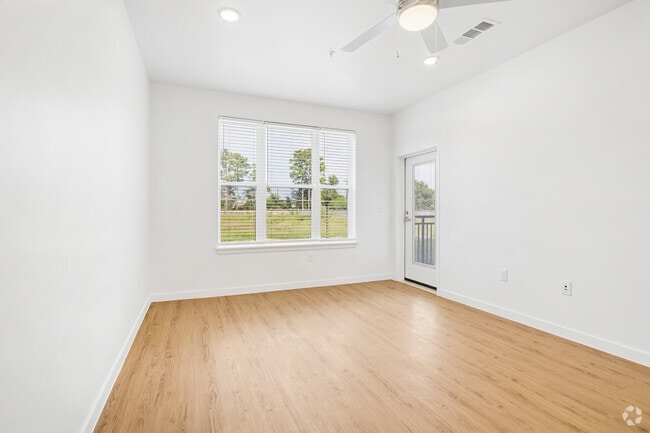 2BR, 1BA - 925SF - Living Room
