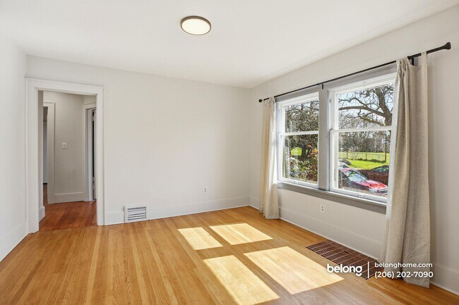 Photo - 4302 Woodlawn Ave N