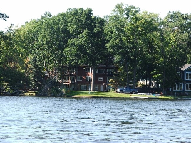 Ubicada en el extremo de una isla privada rodeada de agua por tres lados. - 4331 Ormond Dr Unidad 1