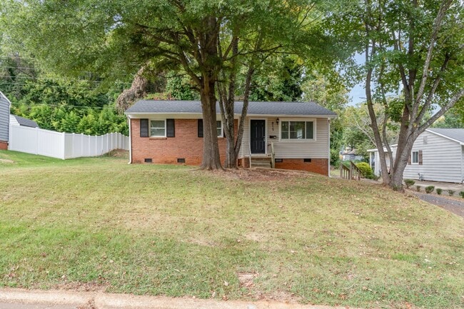 Building Photo - 815 Norwood Dr