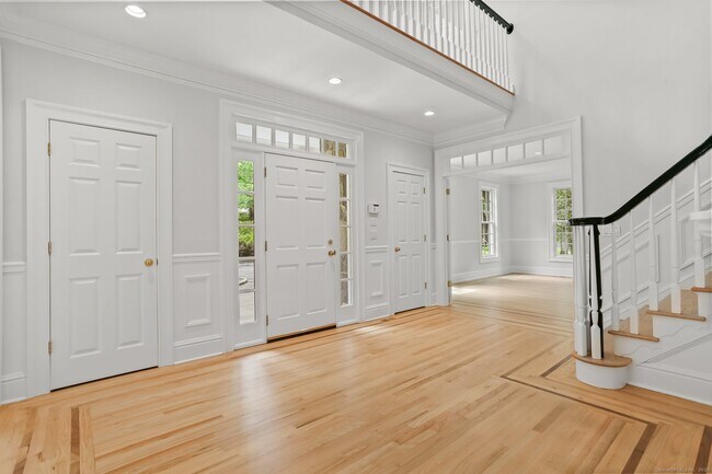 Photo - 5 Winthrop Hill