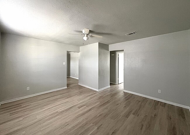 Photo - 305 Northern Dove Ln