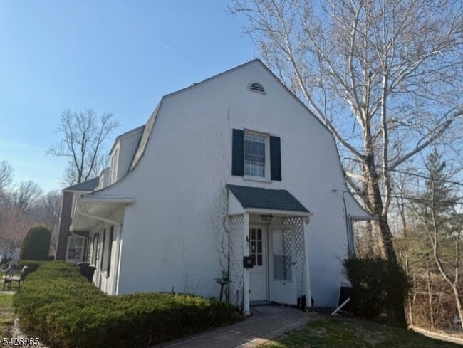 Building Photo - 10 Beech Spring Dr Unit 4h