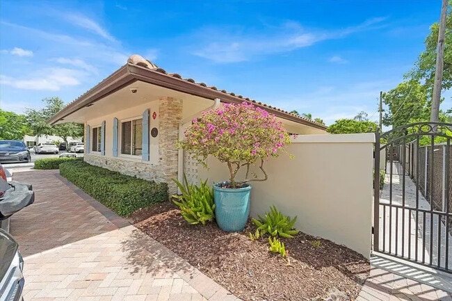 Photo - 8 NE 14th Ave Unit 2