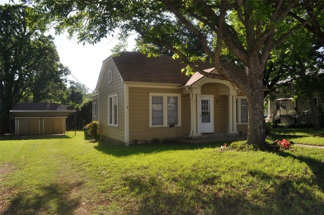 Photo - 701 Clinton St