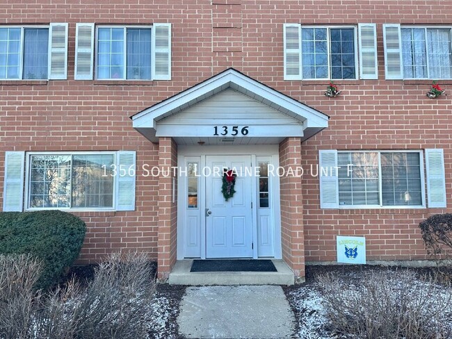 Charming 2 Story Condo in Wheaton - Charming 2 Story Condo in Wheaton Unit F