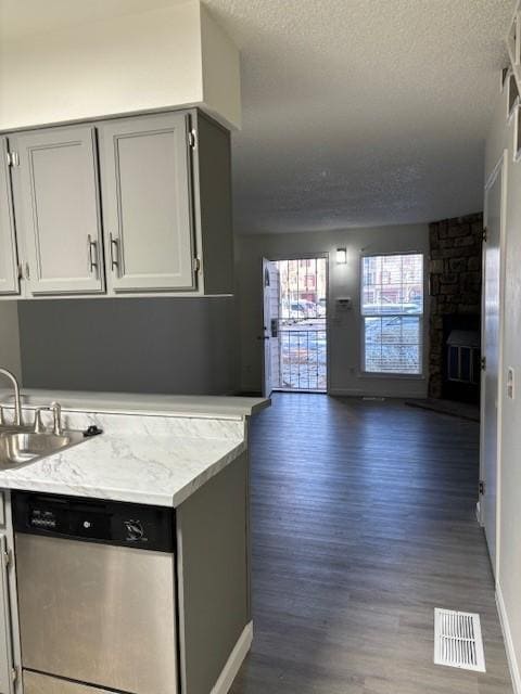 Photo - Spacious & Practical living, Available now!