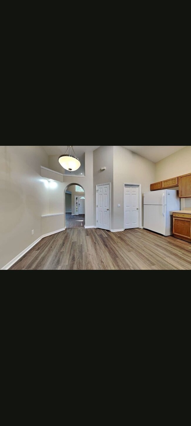 Photo - 6805 Waterton Dr