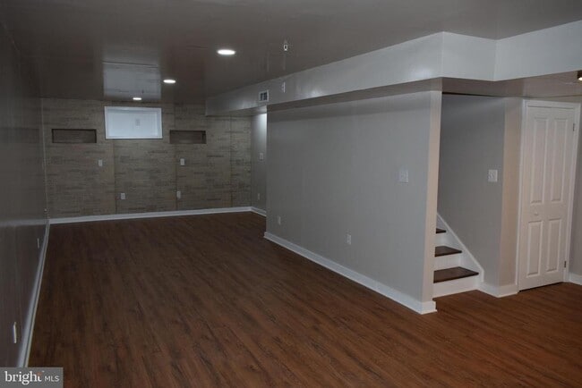 Photo - 120 Shiningfield Ct